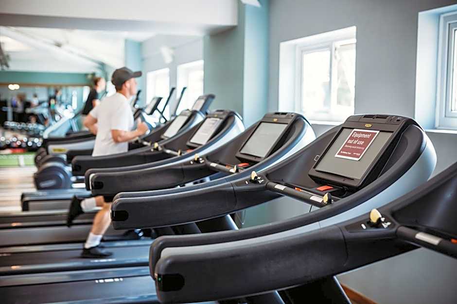 The Essex Golf & Country Club Hotel