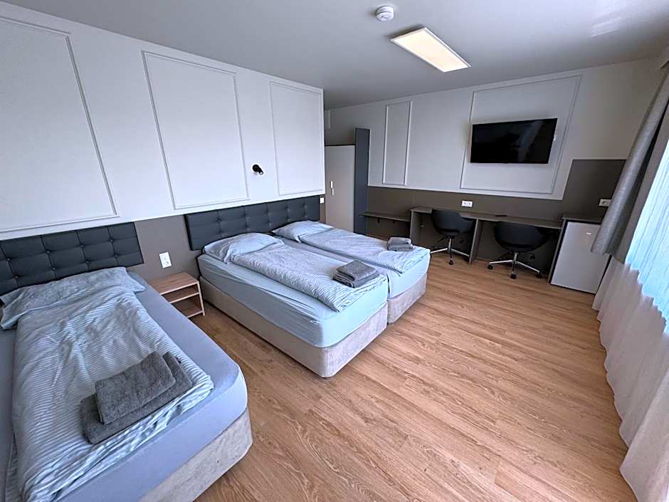 F Hotel 24h Check-In