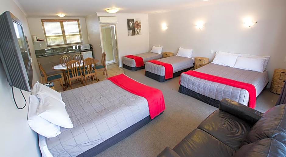 Absolute Lake View Motel