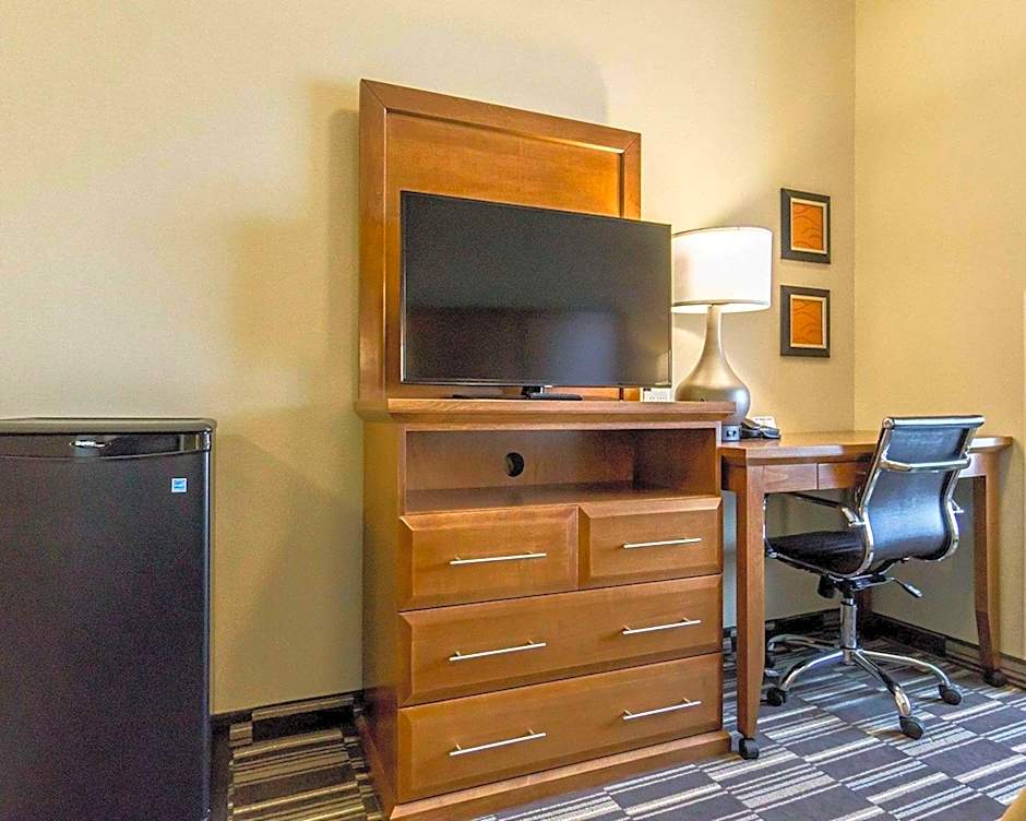 Comfort Inn & Suites Edmonton International Airport