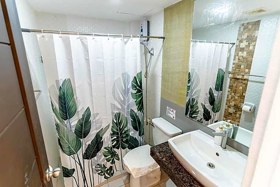 Spotlight Hotel near Hundred Islands Wharf