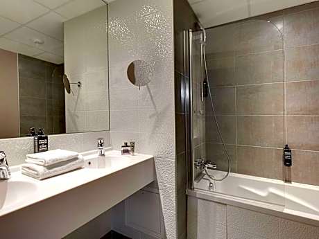 Standard Room with 1 queensize bed and sofa