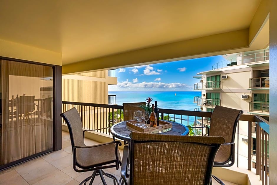 Spacious Waikiki Beach 2BR-Ocean View-Free Parking