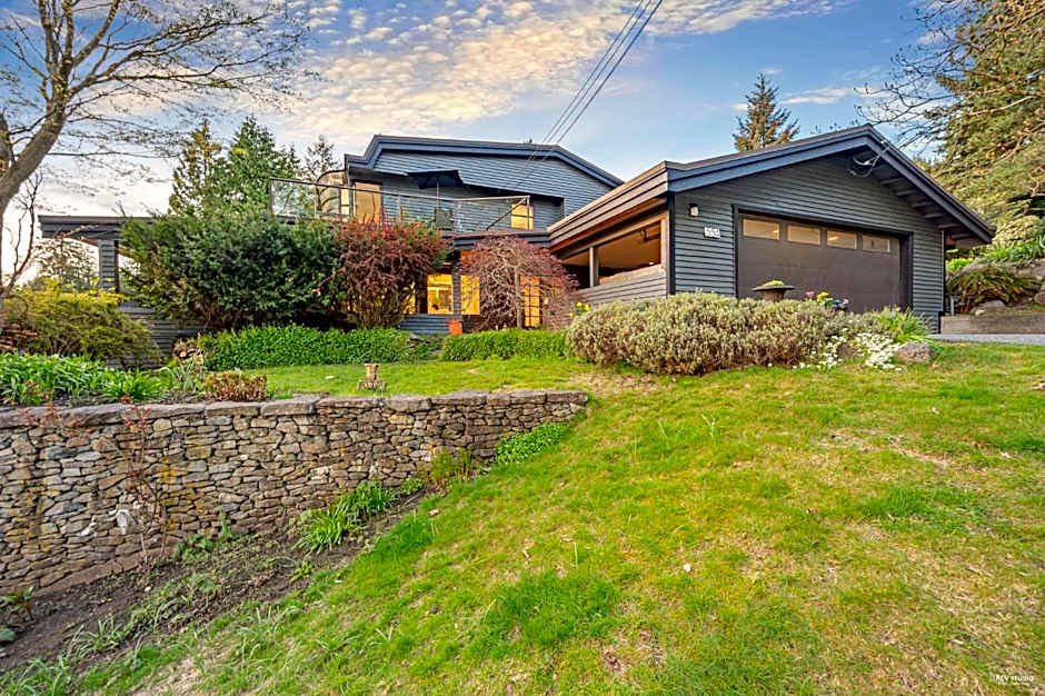 Seymour Private Bedroom, Ensuite Bathroom with Shared Pool, Hot Tub with Views