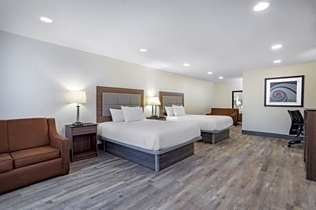 2 Queen Beds 1 Sofa Bed Deluxe Suite Non-Smoking