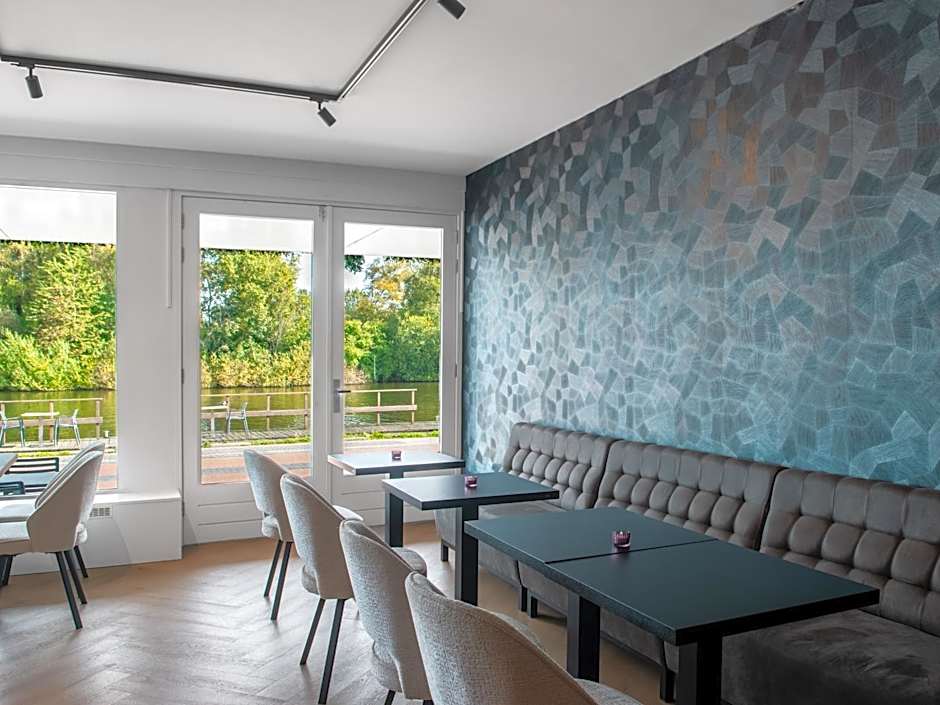 Amsterdam Lake Hotel