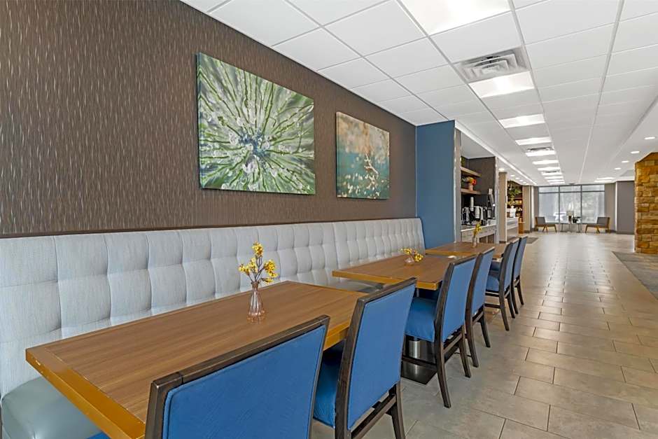 Best Western Plus Isanti