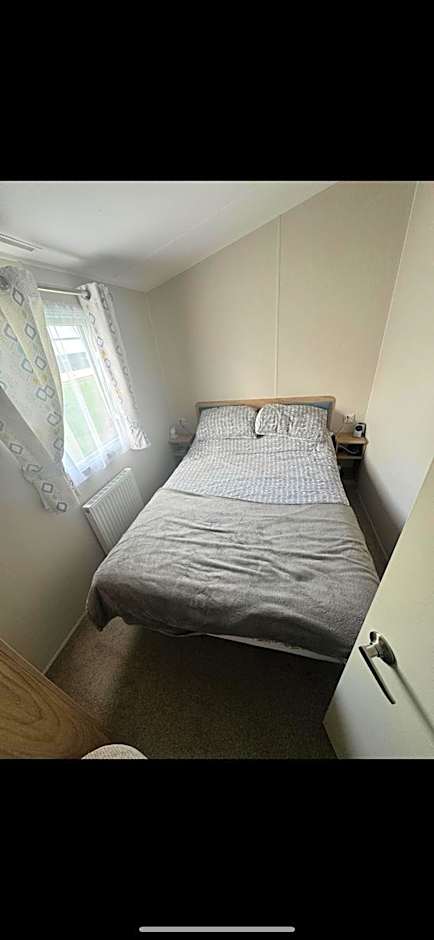 Cosy Caravan Lyons Robin Hood