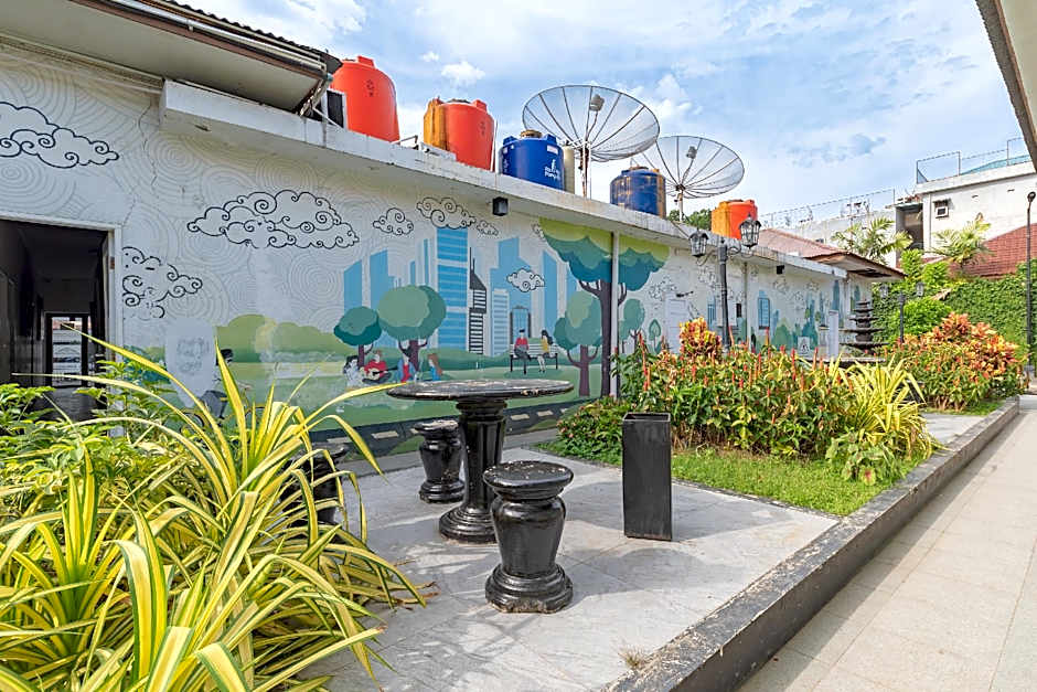 RedDoorz Plus near UNIMED Medan