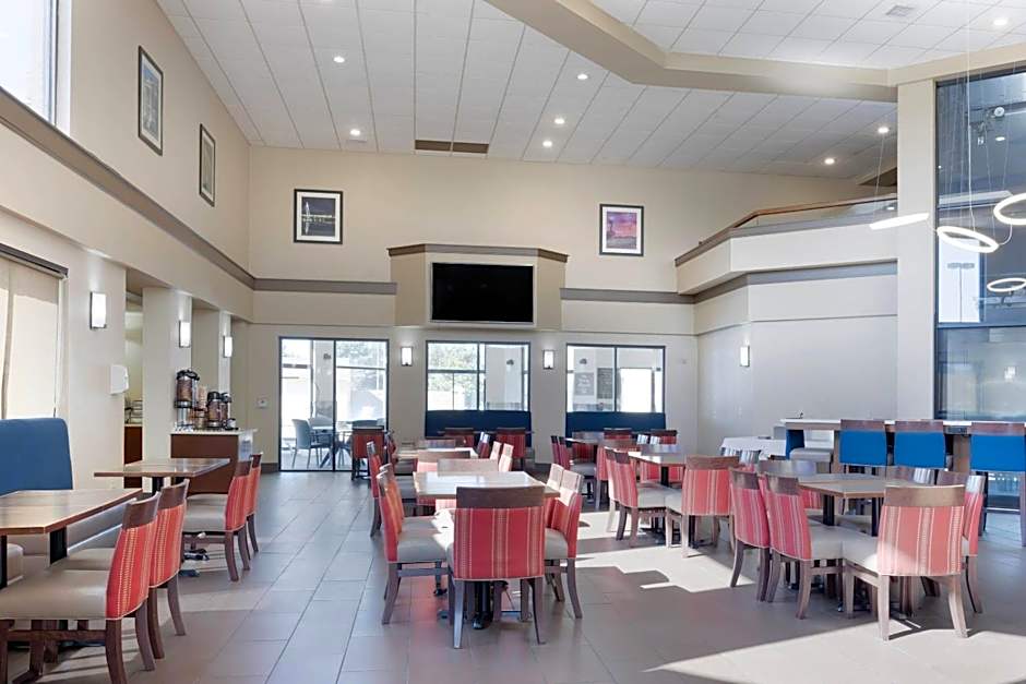 Comfort Inn & Suites Wichita Northeast