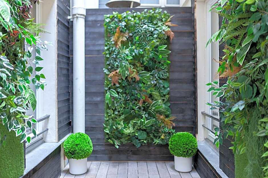 Tinah Paris, Champs Elysées