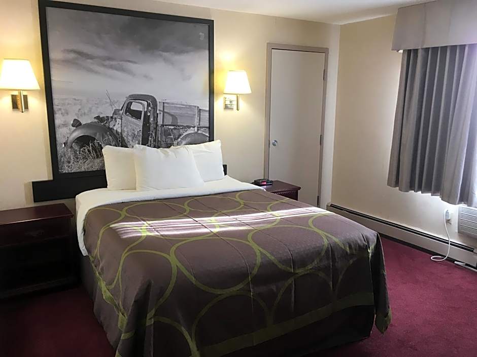 Super 8 by Wyndham Lethbridge