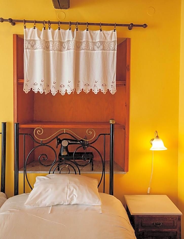 Byron Traditional Hotel