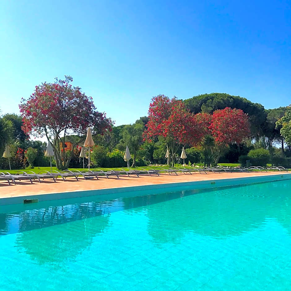 Hotel with swimming-pool in Arborea just 600 meters from the sea