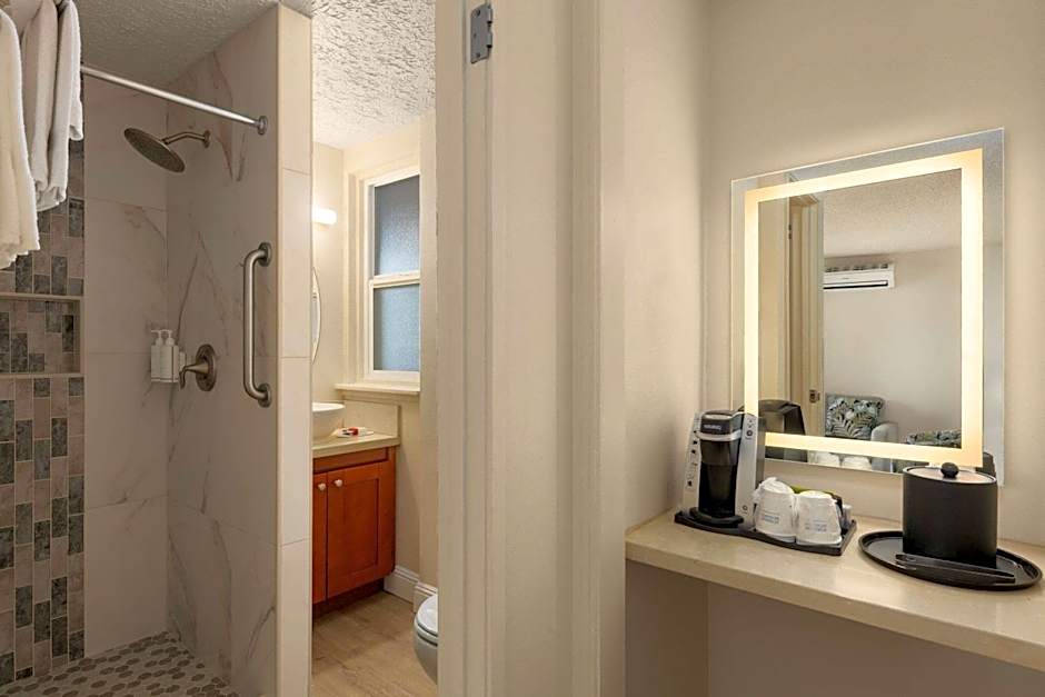 Days Inn by Wyndham Maui Oceanfront