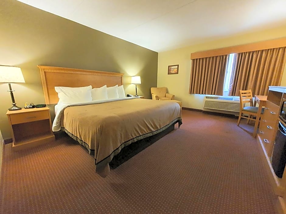 AmeriVu Inn and Suites - Waconia