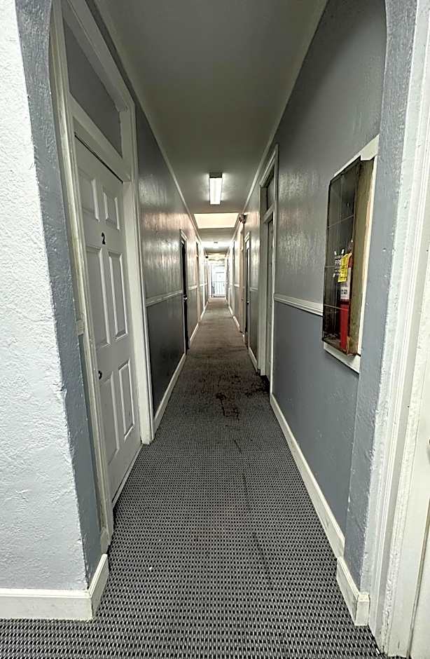 Unity Hotel - No Parking & Rooms Are Upstairs