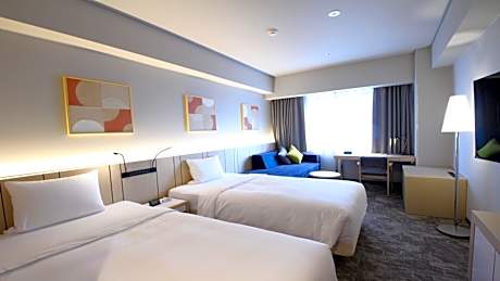 Premium Twin Room with Sofa Bed - Mid Floor/Non-Smoking