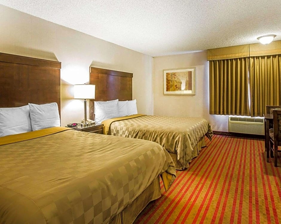 Rodeway Inn and Suites Bakersfield