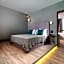 Lagomandra Luxury Suites with Private Pools