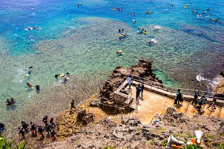 海まで徒歩1分 沖縄でも珍しい絶景ホテル 贅沢プライベートビーチ付き ビーチルーム