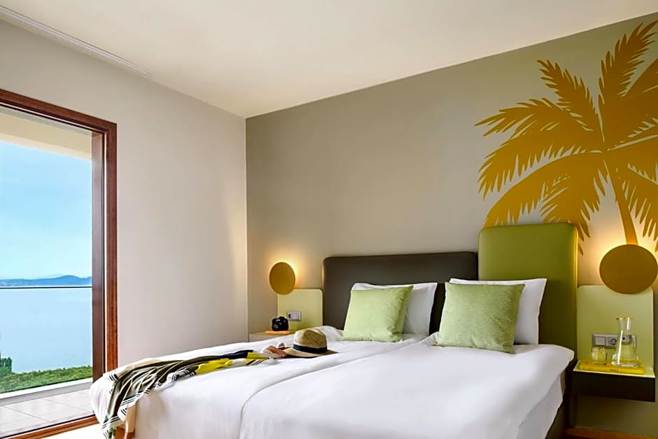 Akrathos Beach Hotel