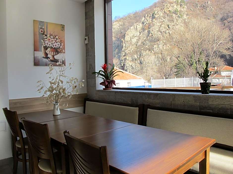 Хотел Аква Варвара - Минерални басейни и релакс