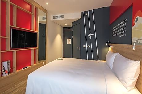 Standard Queen Room  - Complimentary Round-trip Transfer to International Terminal upon request