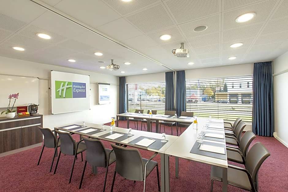 Holiday Inn Express Zürich Airport By IHG