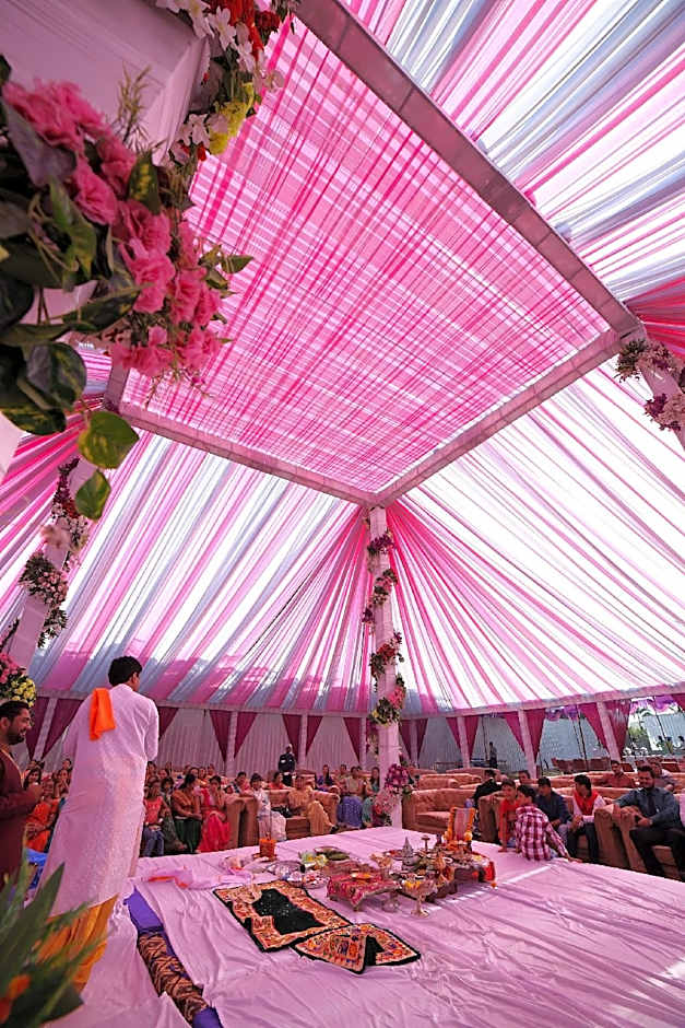 Hotel Shreeji Vatika, Airport Road