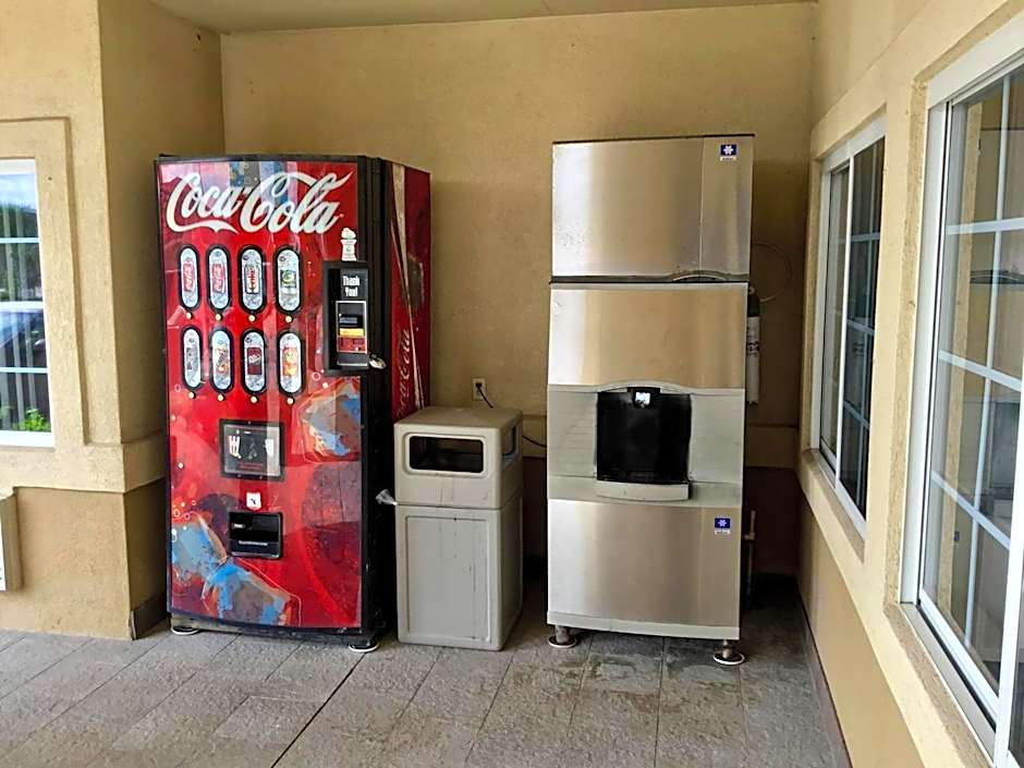 Days Inn by Wyndham Robstown