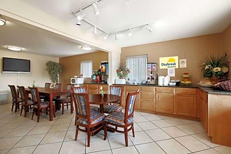 Days Inn by Wyndham Bowling Green