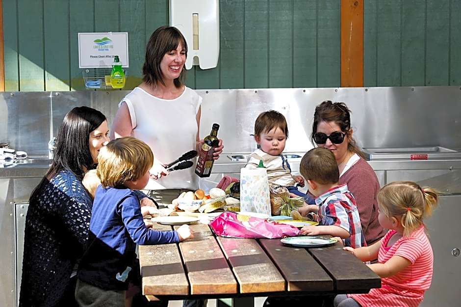 Lakes and Craters Holiday Park