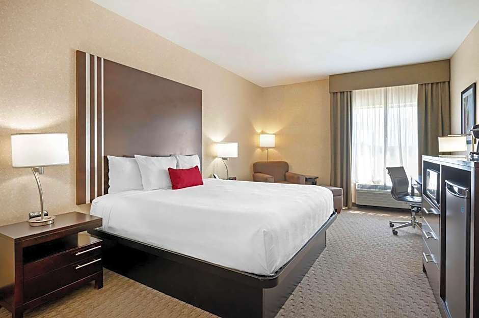 Best Western Plus Howe Inn