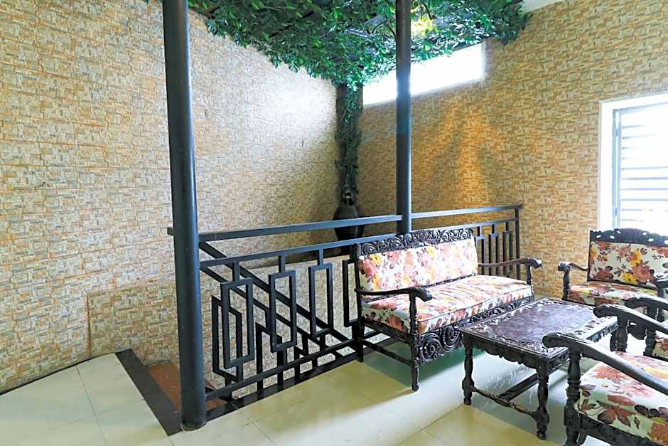 Labuana Homestay & Cafe Garden