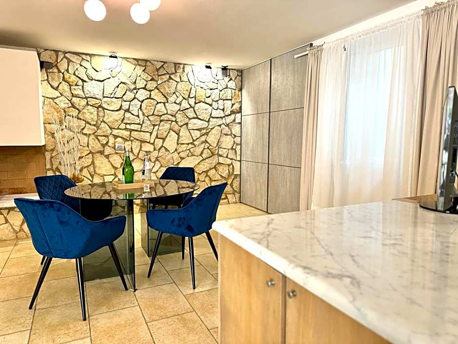 Le Village Sarzana
