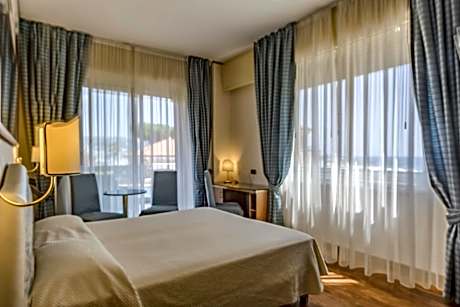 Superior Double or Twin Room with Lateral Sea View