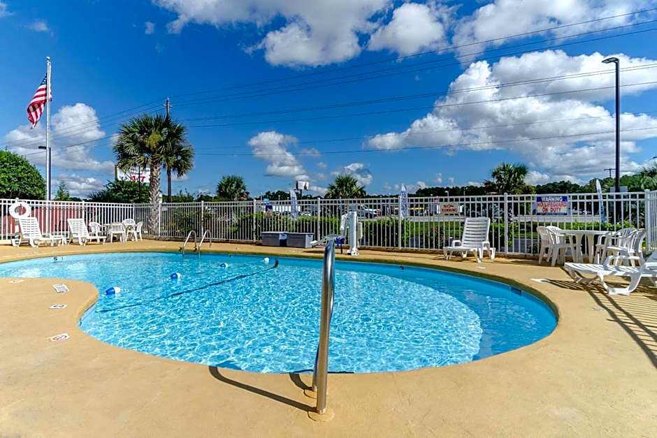 Rodeway Inn & Suites Jacksonville near Camp Lejeune