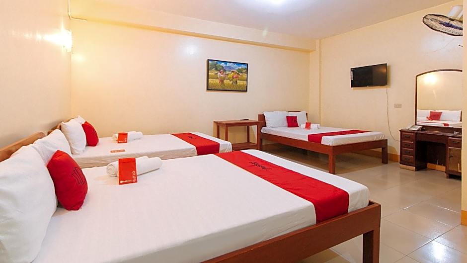 RedDoorz @ Golden Park Inn La Union