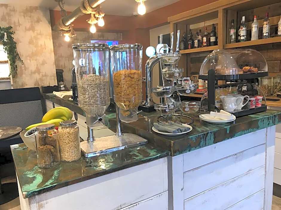 The Estuary Bar and Rooms