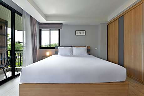 Studio with Garden View