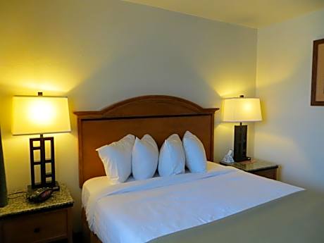 Two-Bedroom Queen Suite - Non-Smoking