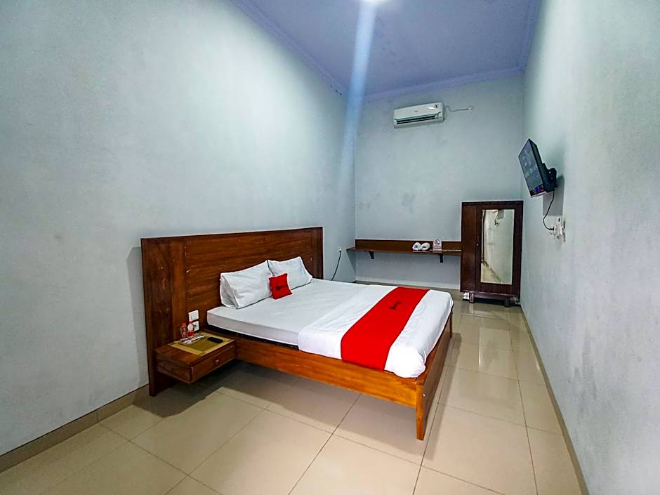 RedDoorz Plus Syariah at Umyas Hotel near Terminal Anjuk Ladang Nganjuk