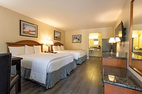 Standard Queen Room with Two Queen Beds (Ground Level)