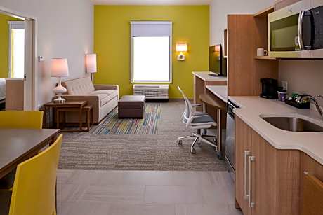 1 KING HEARING ACCESSIBLE SUITE NONSMOKING