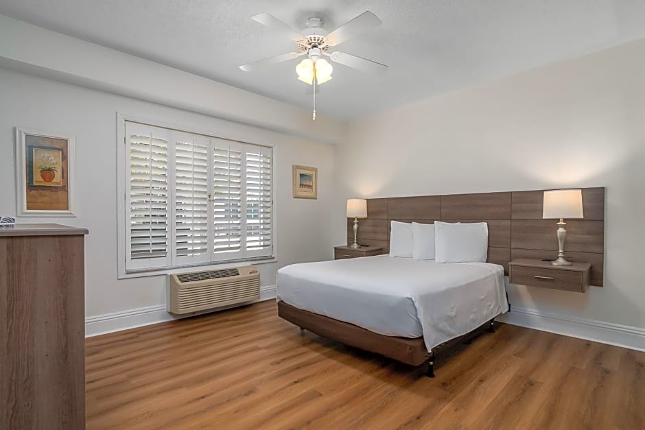 Naples Park Central Hotel