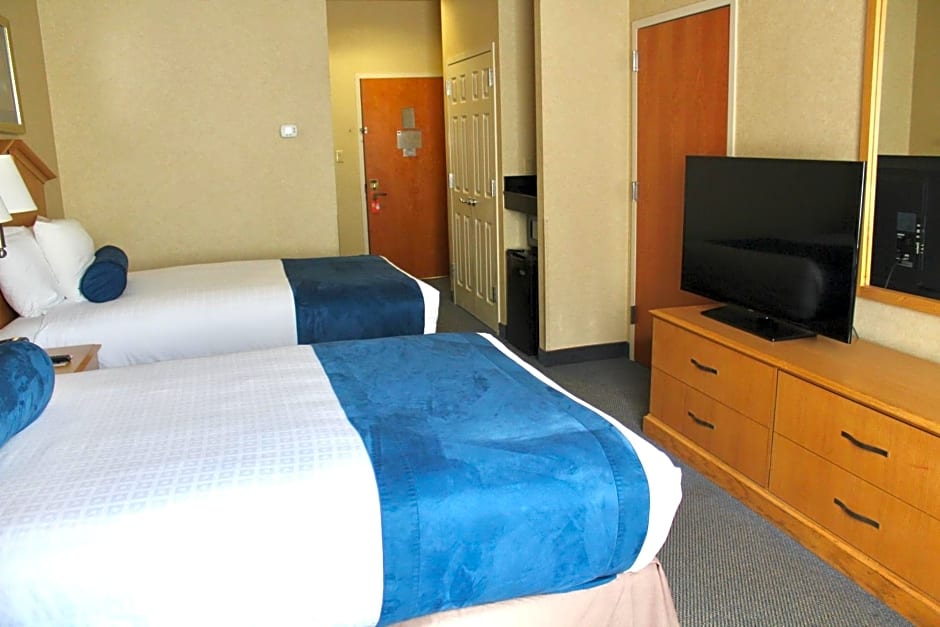 Marco LaGuardia Hotel & Suites
