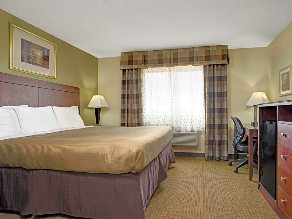 Super 8 by Wyndham Monticello