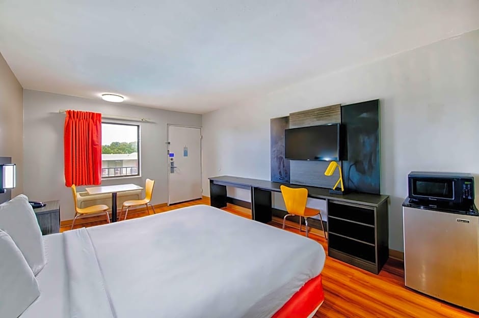 Motel 6-Gainesville, GA