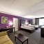 La Quinta Inn & Suites by Wyndham San Antonio Downtown